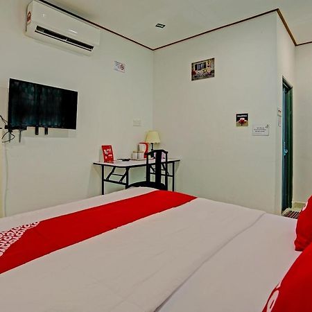 Capital O 90423 Teratai Chalet Hotel Kampong Raja Kültér fotó