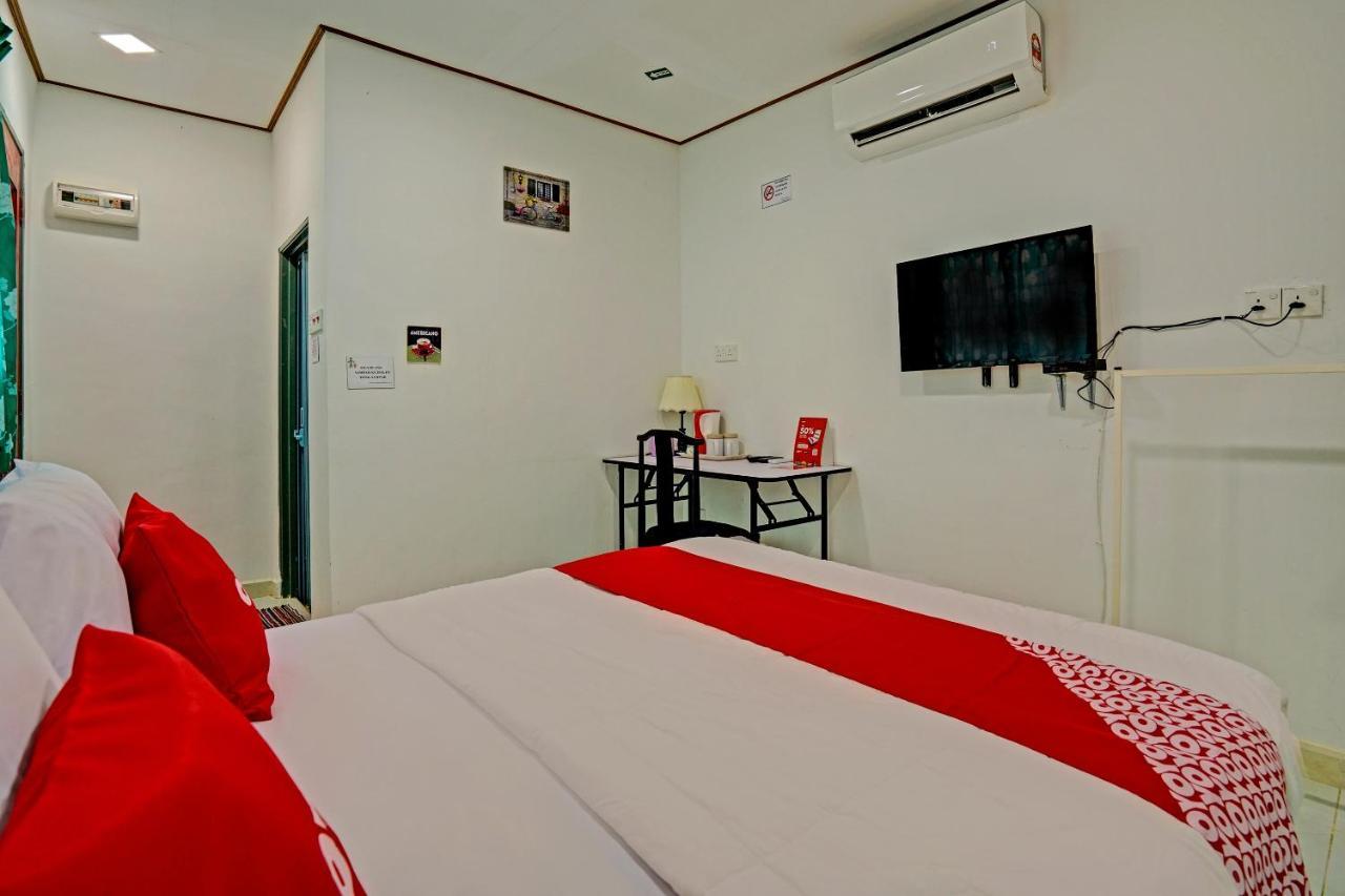Capital O 90423 Teratai Chalet Hotel Kampong Raja Kültér fotó