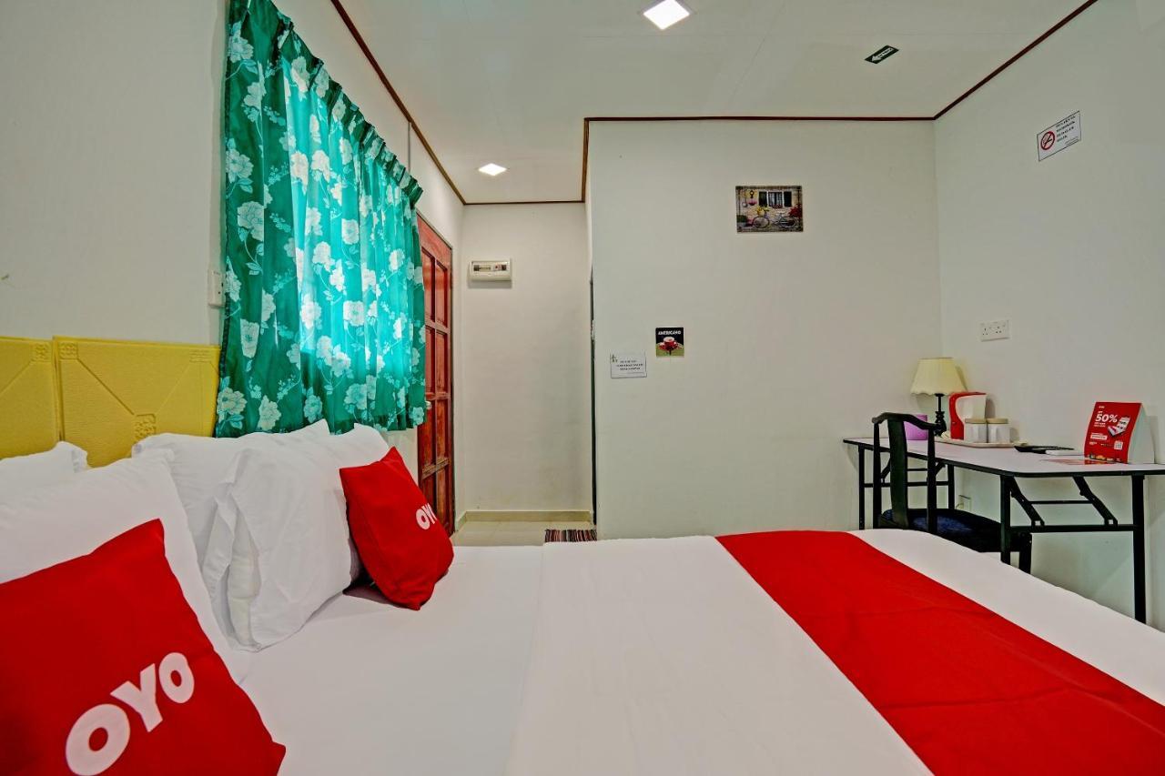 Capital O 90423 Teratai Chalet Hotel Kampong Raja Kültér fotó