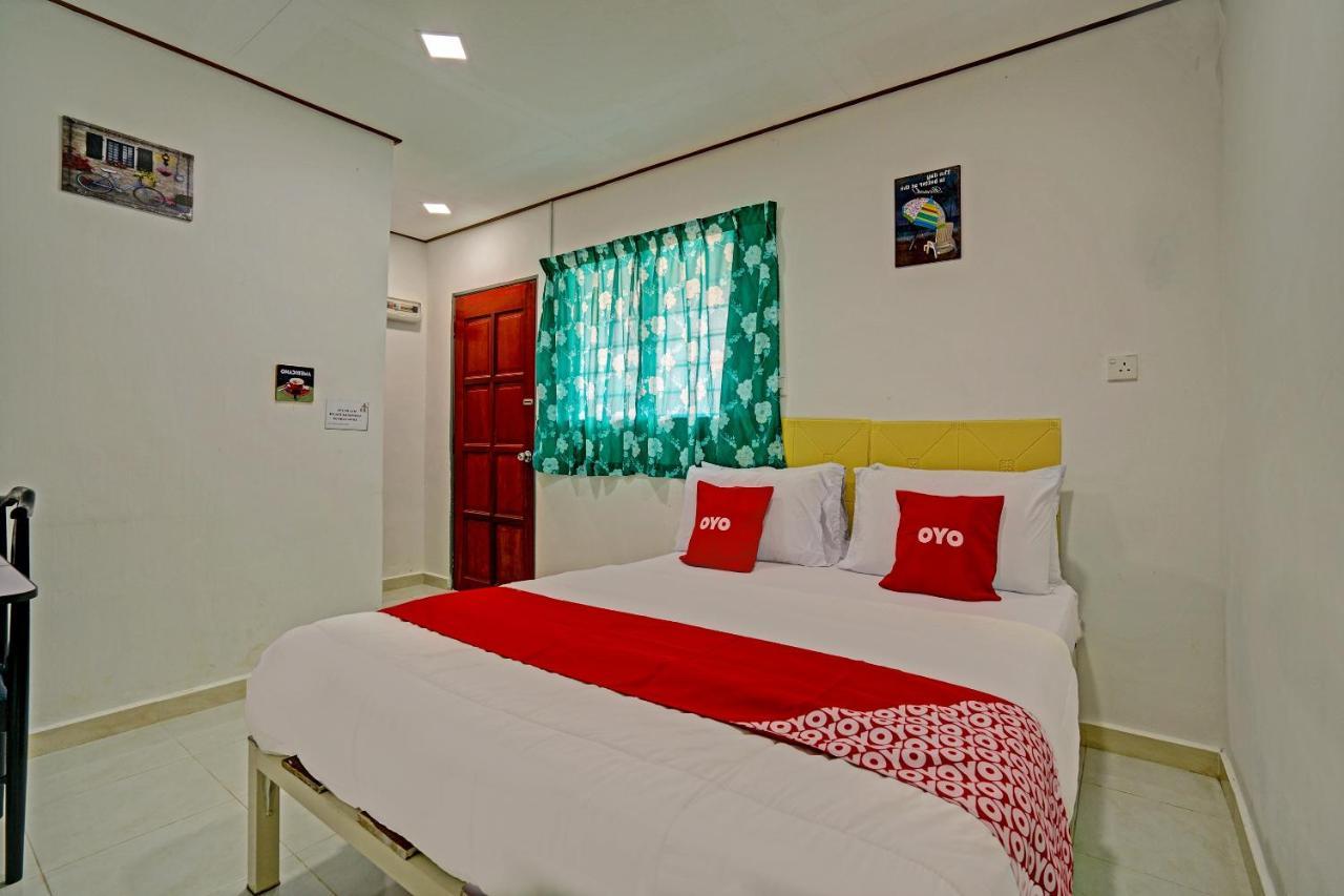 Capital O 90423 Teratai Chalet Hotel Kampong Raja Kültér fotó