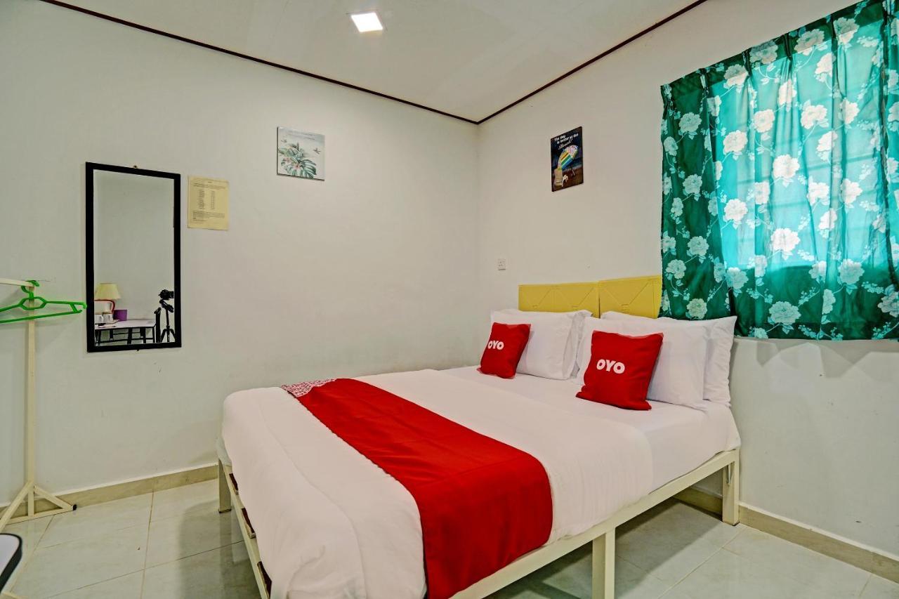 Capital O 90423 Teratai Chalet Hotel Kampong Raja Kültér fotó