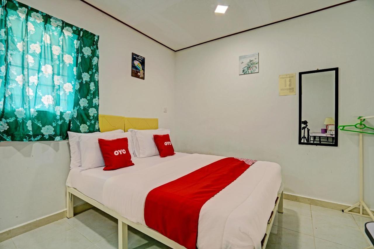 Capital O 90423 Teratai Chalet Hotel Kampong Raja Kültér fotó